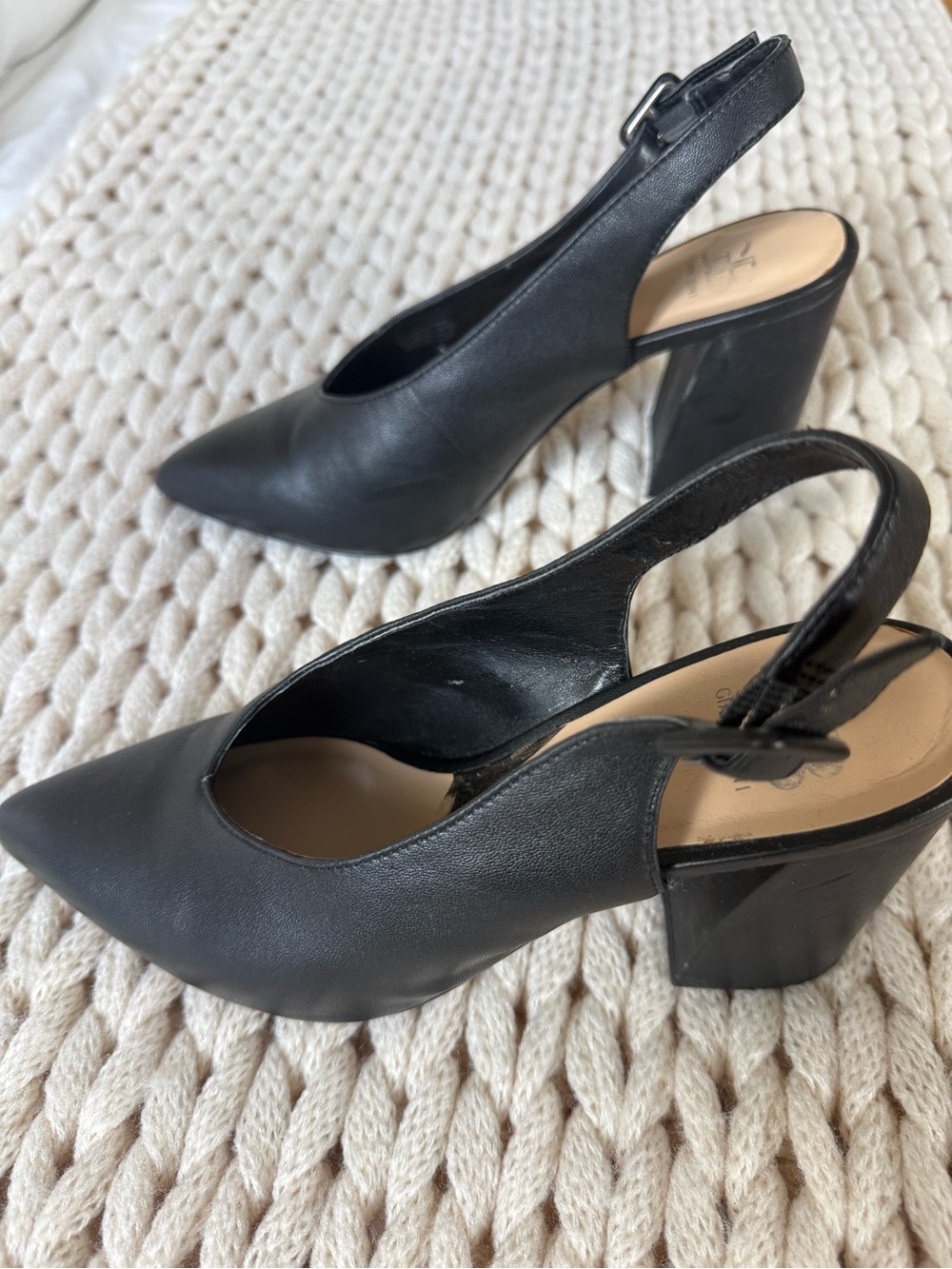 Gianni Bini Black Pointed Slingback Pumps with Star Insole - Picture 2 of 5